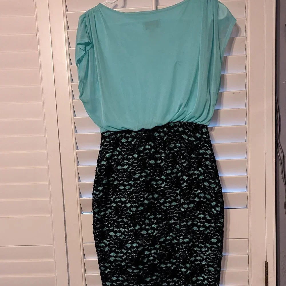 💖HP💖 Teal & Black Lace Bodycon Dress - Picture 4 of 7